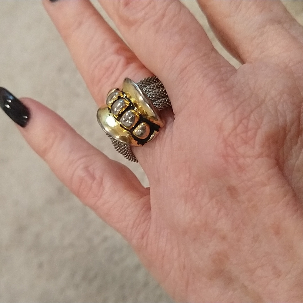 Silver mesh cable ring with gold tone center, size 6